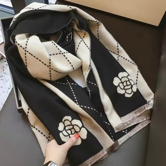 MOBAAK 2025 Autumn-Winter Beige & Black Camellia Scarf Shawl. NWOT - Picture 5 of 8